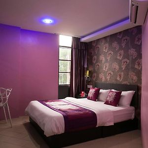 Oyo 176 Hotel Q Inn